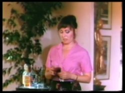 'Original Theatrical Trailer - Roommates' screenshot nº 3
