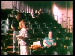 'Original Theatrical Trailer - Roommates' screenshot nº 6