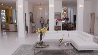 Using Her Stepmom - Escena1 - 1