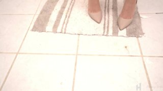 Horny Babes Love Hard Cocks - Cena1 - 1