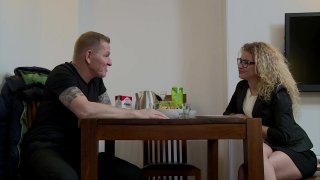 3 Stunden Milf - Escena4 - 6