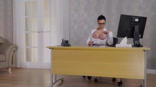 Office Run By Tits - Escena2 - 6