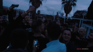 Rebel Meets Rebel - Cena2 - 6