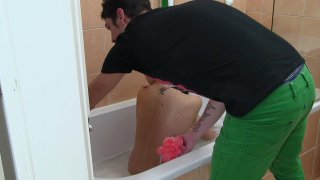 Water Makes Me So Wet - Scena2 - 2