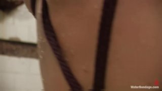 Water Bondage #21 - FeaturingAmber Rayne And The Sarge - Scène4 - 4