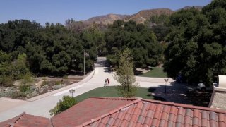 Lesbian House Hunters Part 16 - Scène1 - 1