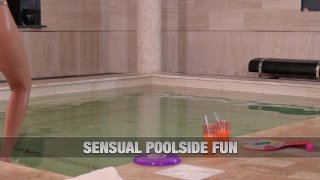 Sensual Poolside Fun - Scène1 - 1
