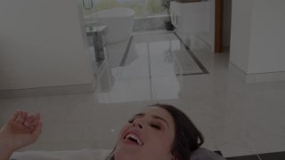 Horny Hotwife 6 - Scène2 - 1