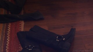 Devil On A Chain - Cena1 - 1