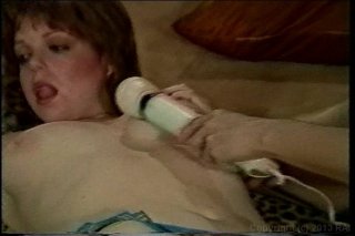 Lesbian Bra Busters In The 70&#39;s Vol. 2 - Scène1 - 3