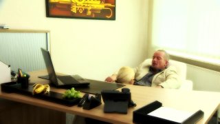 Pornstar Julie Hunter 1 - Scène1 - 3