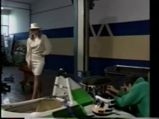 Porsche ...The Girl ...The Car ...The Legend - Escena4 - 2