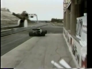 Porsche ...The Girl ...The Car ...The Legend - Escena7 - 2