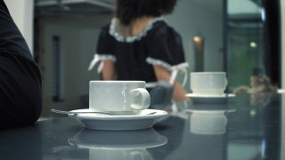Business Can Wait - Escena1 - 1