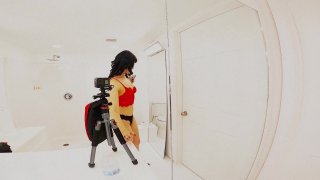 The Lobby Season 3 Episode 3: "Chained" - Scène1 - 4