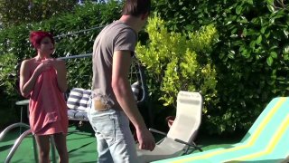 Voisines Tres Entreprenantes (Very Enterprising Neighbor) - Scena2 - 2