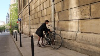 French Naked Bitches in the Street - Escena2 - 1