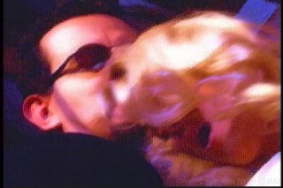 Lettin&#39; Her Fingers Do The Walking - Escena7 - 2