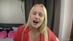 Captura de 'Stepmom Angel Wicky Squirts All Over Stepson' nº 7
