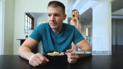 Captura de 'Small Titted Cum Whores' nº 1