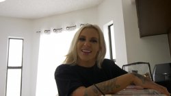 Captura de 'Busty Wives Next Door 3' nº 109