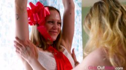 Captura de 'Eliza Grant & Hunny - Surprise' nº 18