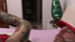 'Mrs. Claus Cuckolds Santa In Crazy Christmas Gangbang' screenshot nº 17