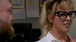 Captura de 'Divine Bitches - Executive Discipline: Cherie DeVille Humiliates Her Boss Mike Panic' nº 18