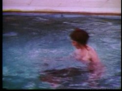 'Brown Haired Girls Get Retro' screenshot nº 1