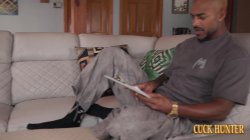 Captura de 'Black Guy's Steel Rod Slams Into White Wife - Investor Gets Fucked Raw While Husband Watches' nº 2