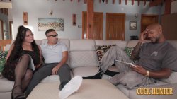 Captura de 'Black Guy's Steel Rod Slams Into White Wife - Investor Gets Fucked Raw While Husband Watches' nº 4