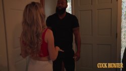Captura de 'Interracial cuckold thrill: Elisa Pink seduces black stud while husband watches' nº 17