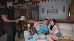 Captura de 'Cuckold husband watches interracial action with bbc wife' nº 13