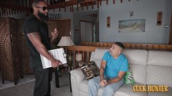 Captura de 'Cuckold husband watches interracial action with bbc wife' nº 21