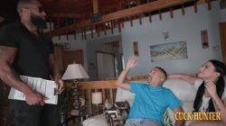 Captura de 'Cuckold husband watches interracial action with bbc wife' nº 7