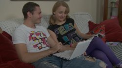 'Girlfriend Enjoys Hot Sex On The Sofa' screenshot nº 5