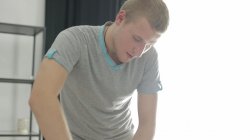 Captura de 'Blonde Blows & Fucks Her Masseur' nº 23