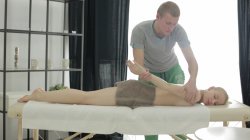 Captura de 'Blonde Blows & Fucks Her Masseur' nº 28