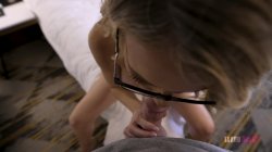 Captura de 'Gigi Dior in Porn Convention with Step Mom' nº 19