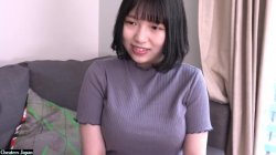 'Hitting on a G-cup Beauty It's Embarrassing If People Walking By Can See' screenshot nº 2