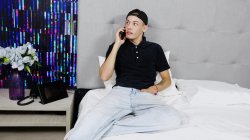 Captura de 'Brunette Transsexual Is Ass-Reamed by a Young Dude' nº 6