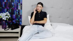 Captura de 'Brunette Transsexual Is Ass-Reamed by a Young Dude' nº 7