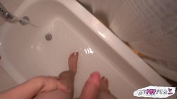 Captura de 'Stepdaughter Caught Spying on Me in the Shower' nº 1