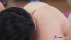 Captura de 'Lesbian Threesome For Hot Gym Babes' nº 88