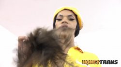 'Curvy Tattooed Trans Kimberlly Soares Anal Play And Masturbation' screenshot nº 11
