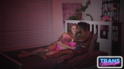 Captura de 'Curvy Trans April Rayne Loves Big Black Cock' nº 4
