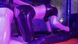 Captura de 'Rubber Fucked by Ava Fetishart While Fucking and Blowing Perv' nº 35