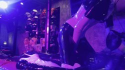 Captura de 'Rubber Fucked by Ava Fetishart While Fucking and Blowing Perv' nº 54