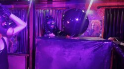 Captura de 'Rubber In The Vacuum Tower With Ava Fetishart And Perv' nº 21
