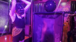 Captura de 'Rubber In The Vacuum Tower With Ava Fetishart And Perv' nº 35